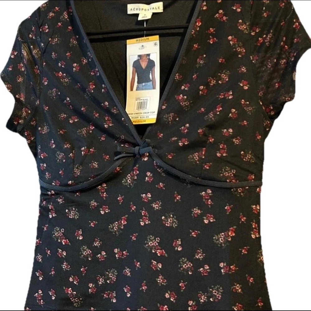 Aeropostale Floral Mesh V-Neck Crop Top Brand New With Tags - Picture 2 of 6